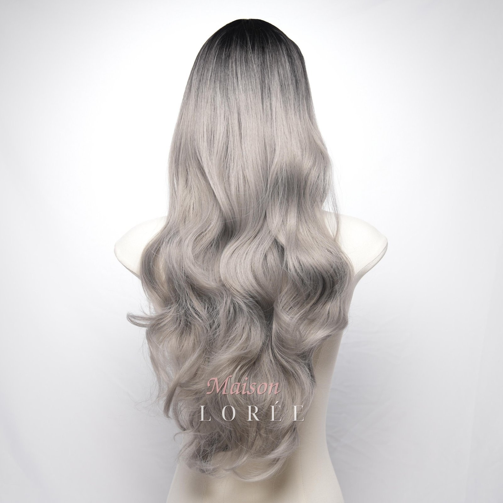 Longue perruque ondulée gris argenté ombrée de 61 cm avec frange – Image 3