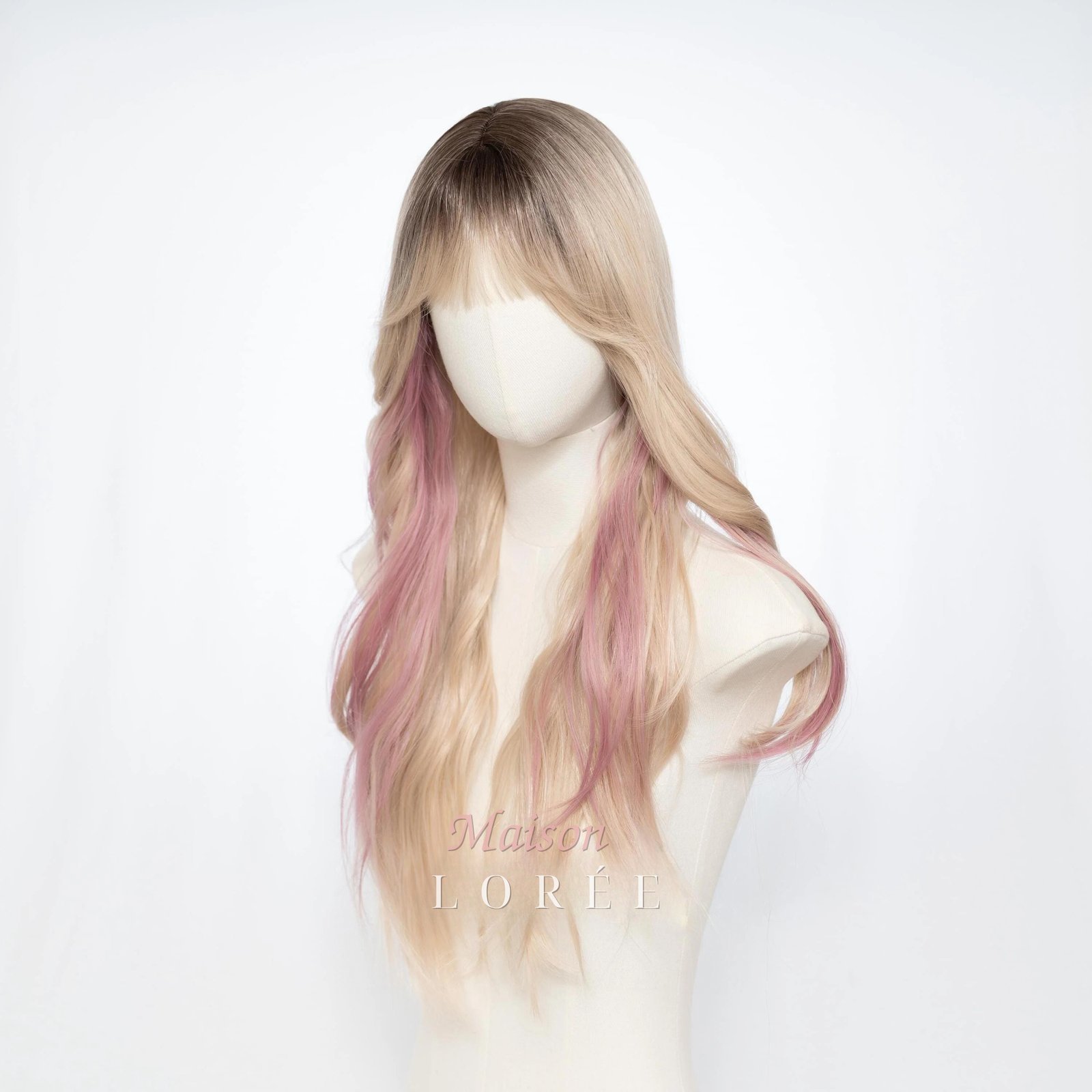 Perruque ondulée blonde 24 pouces avec frange et reflets roses, racine foncée – Image 3