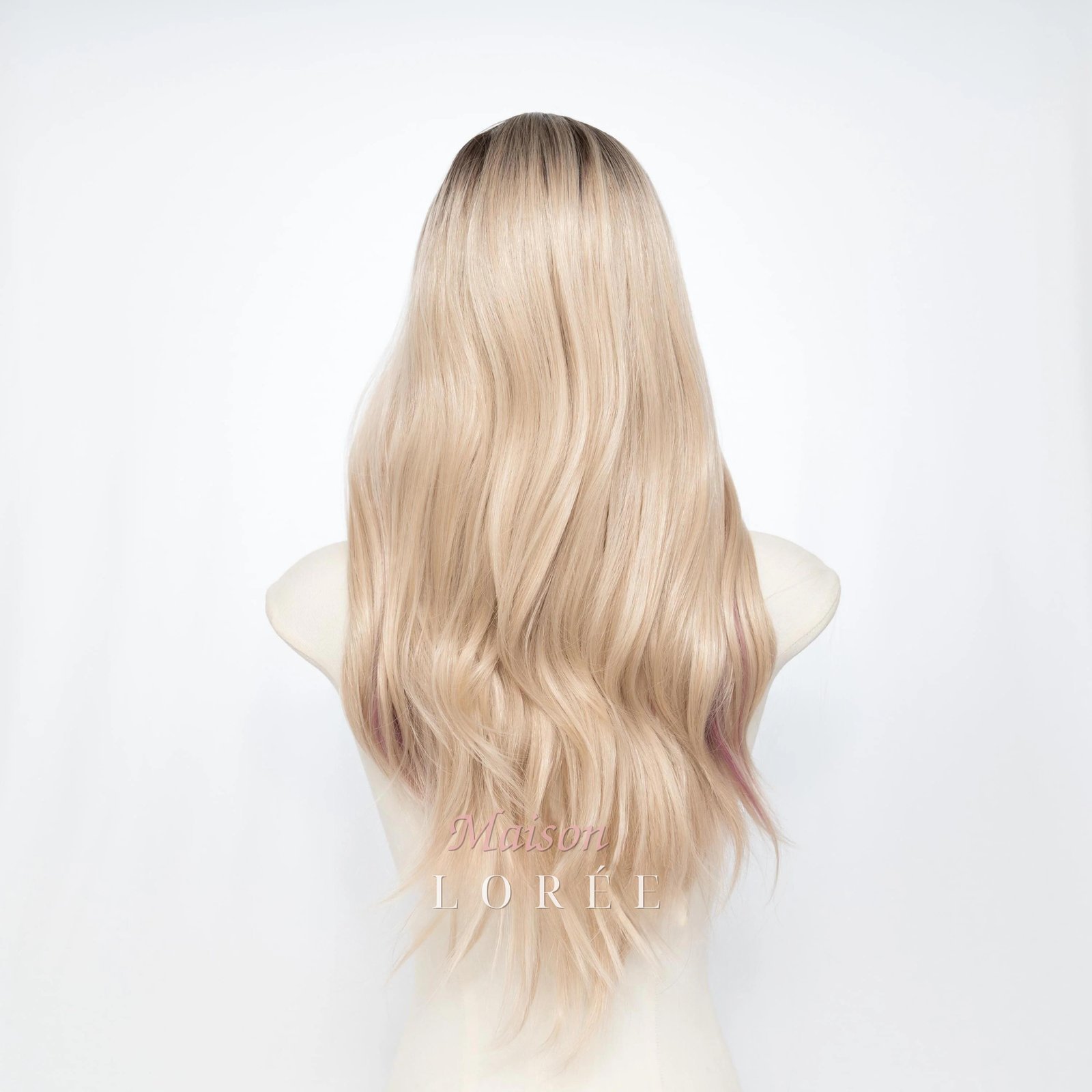Perruque ondulée blonde 24 pouces avec frange et reflets roses, racine foncée – Image 4