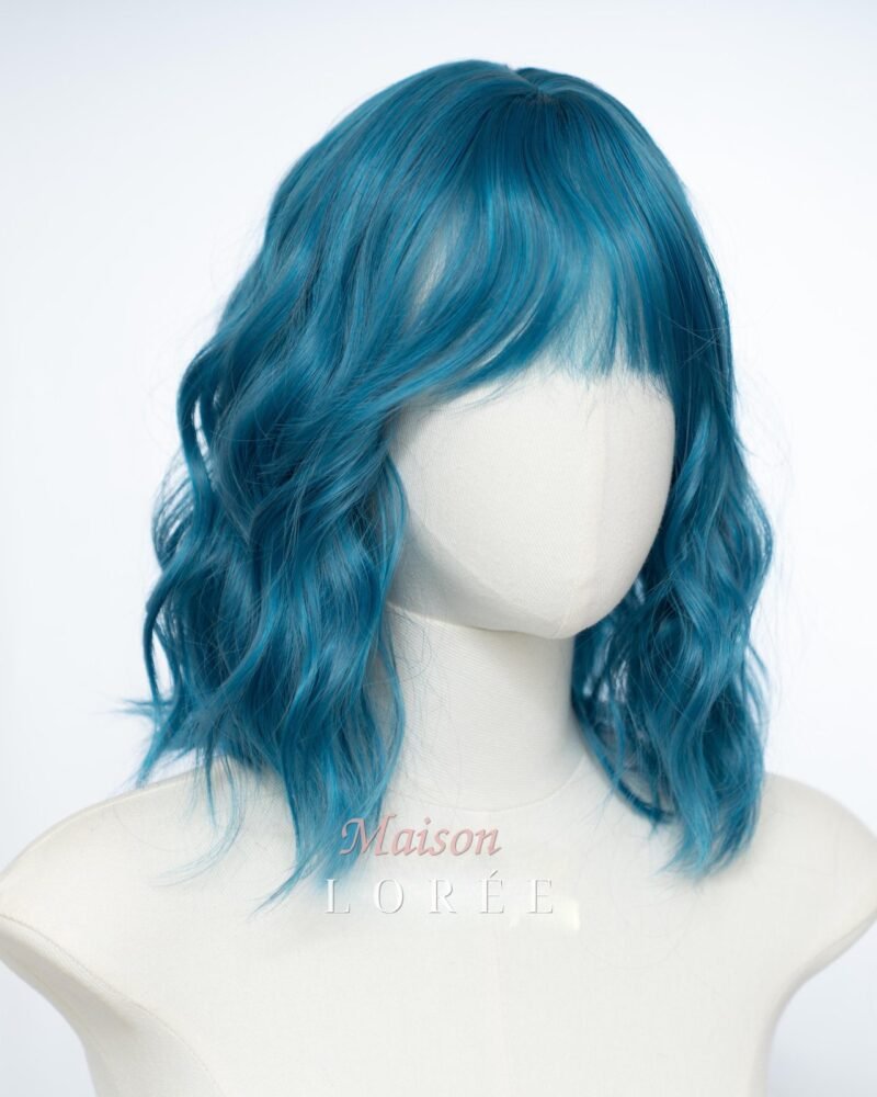 Perruque carrée courte ondulée bleu ciel avec frange, cheveux synthétiques longueur épaule de 35 cm