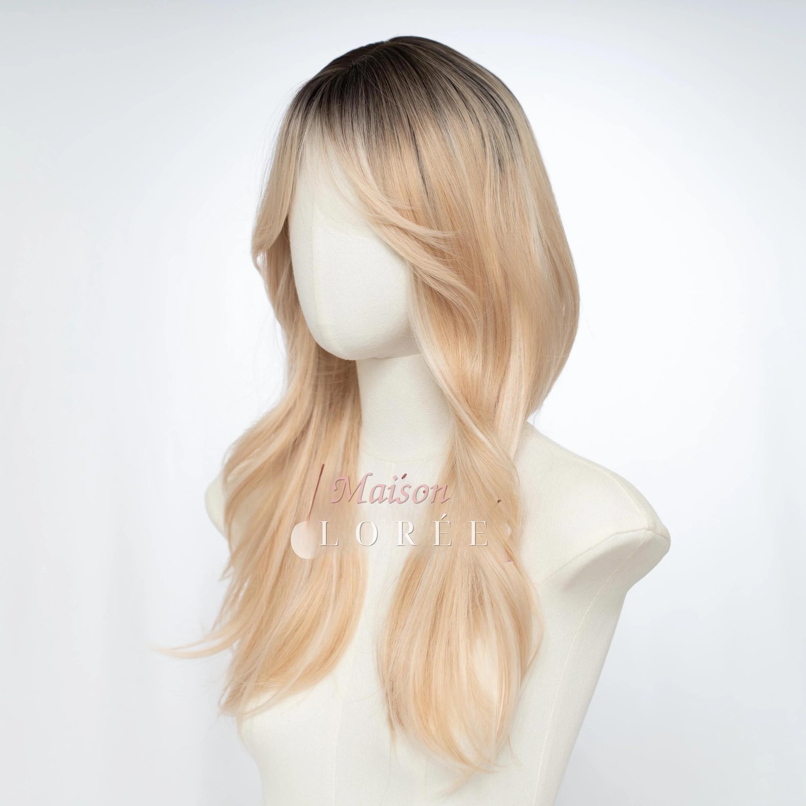 Perruque blonde à balayage de 22 pouces avec frange – Image 2