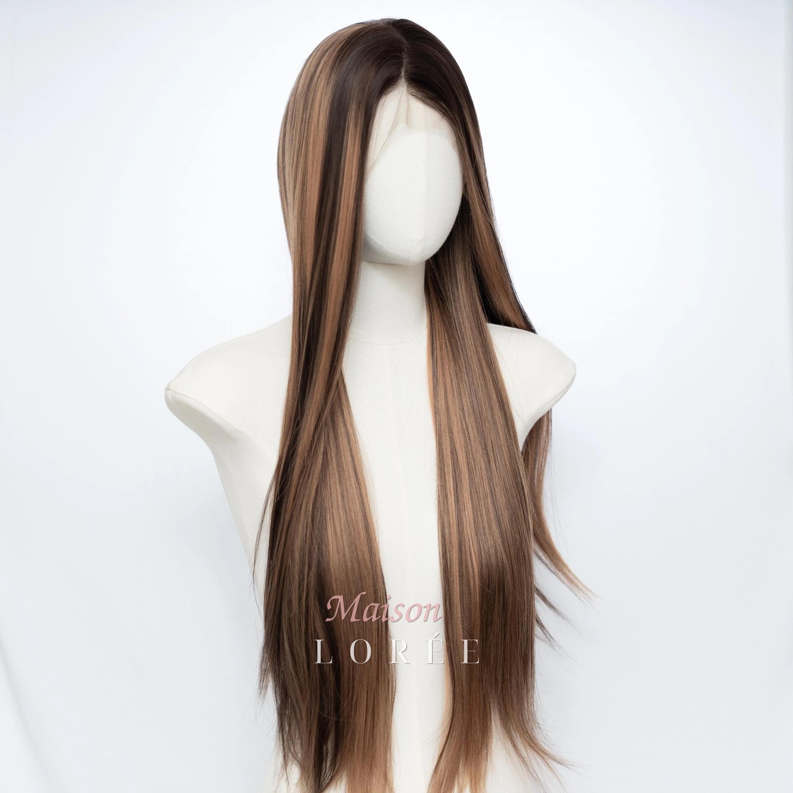 Perruque lace frontale brune à balayage 13 x 4 26 pouces — lisse, 65 cm, teinte châtain — vue de trois quarts