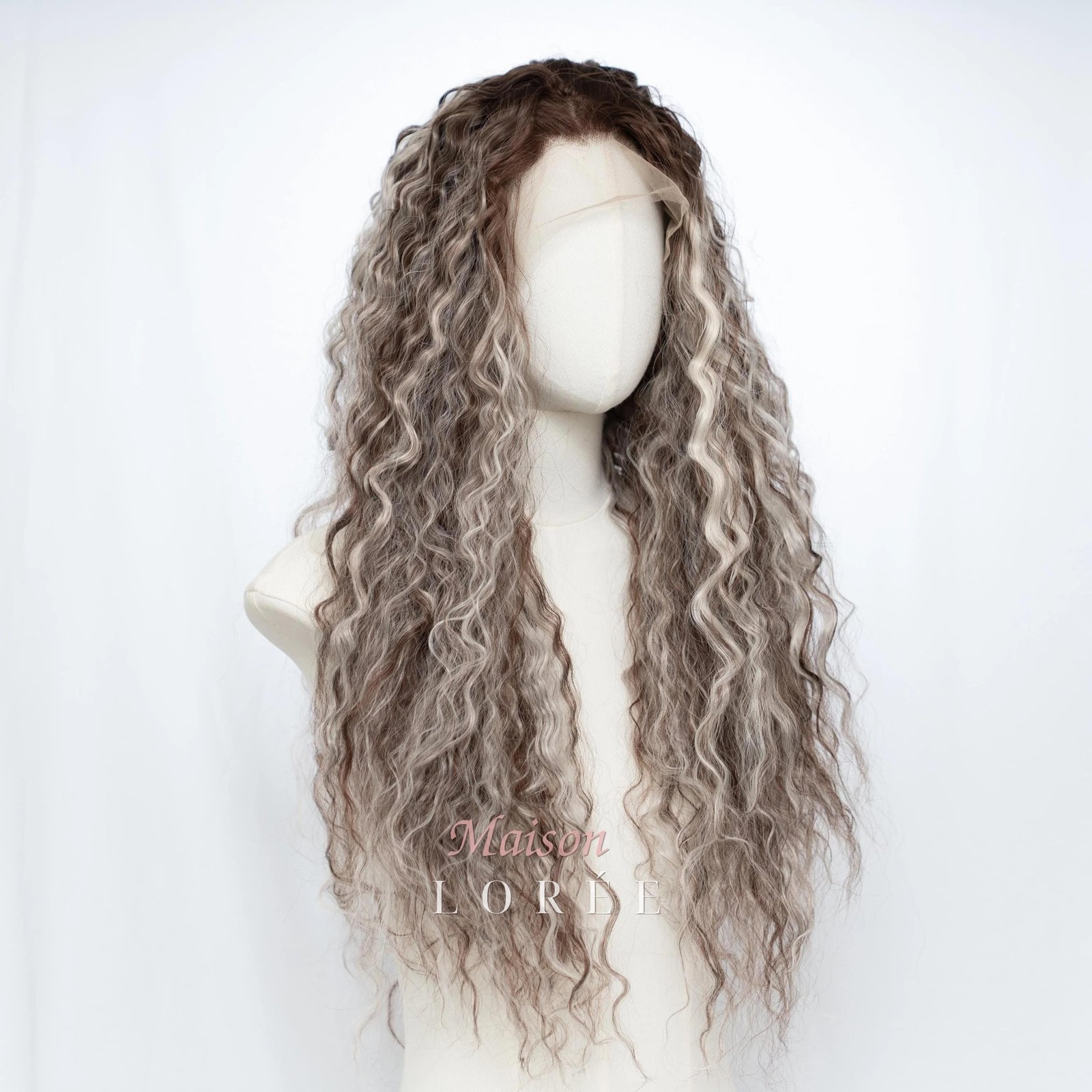 Perruque lace frontale 13 x 4 bouclée à balayage de 61 cm – Image 2