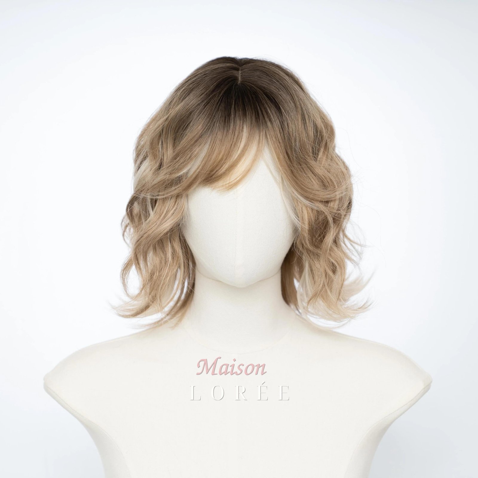 Perruque ondulée blonde à balayage de 30 cm (12 po.) – Image 2