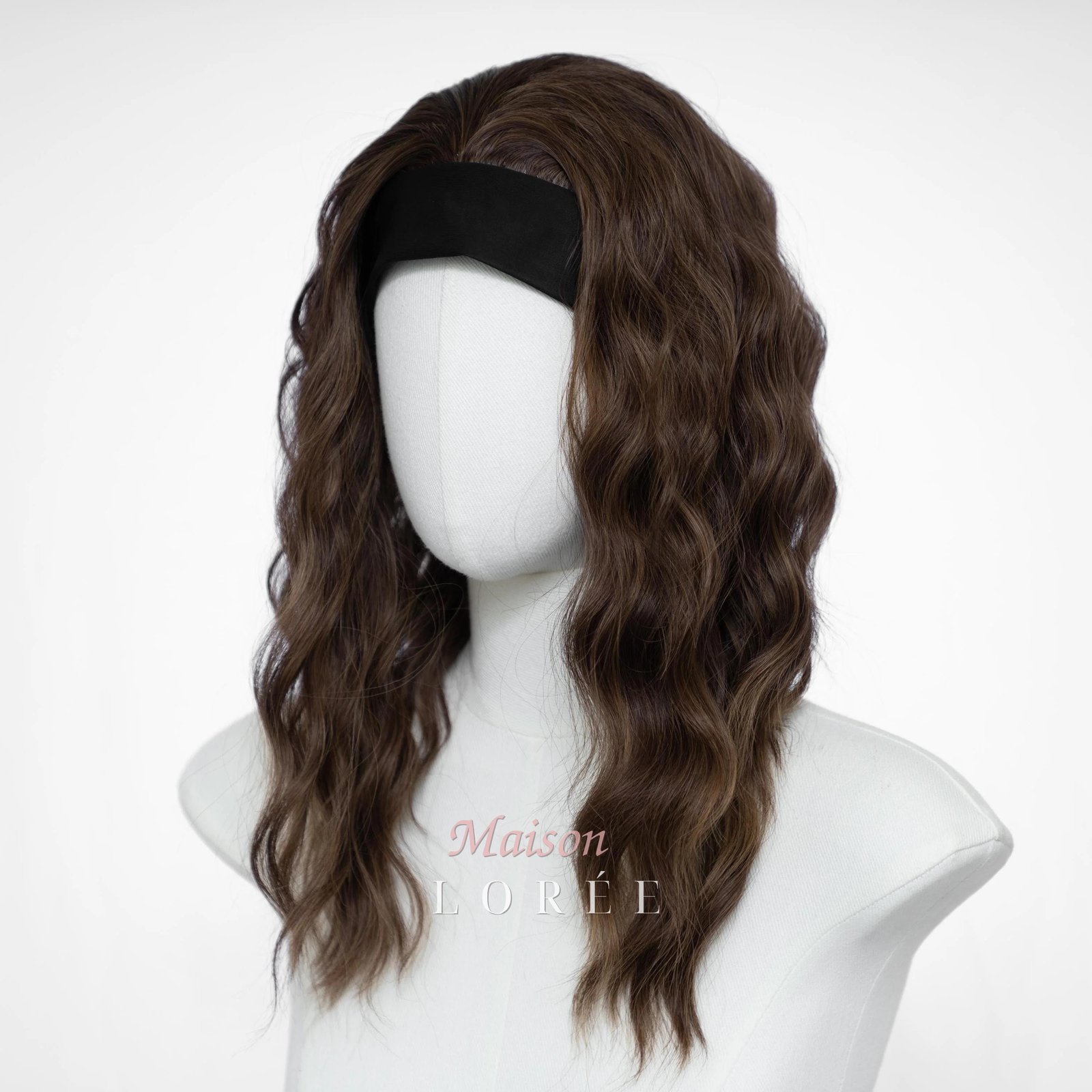Perruque bandeau de 14 pouces de longueur d'épaule — Brun — ondulée, 35 cm, teinte brun — vue de trois quarts
