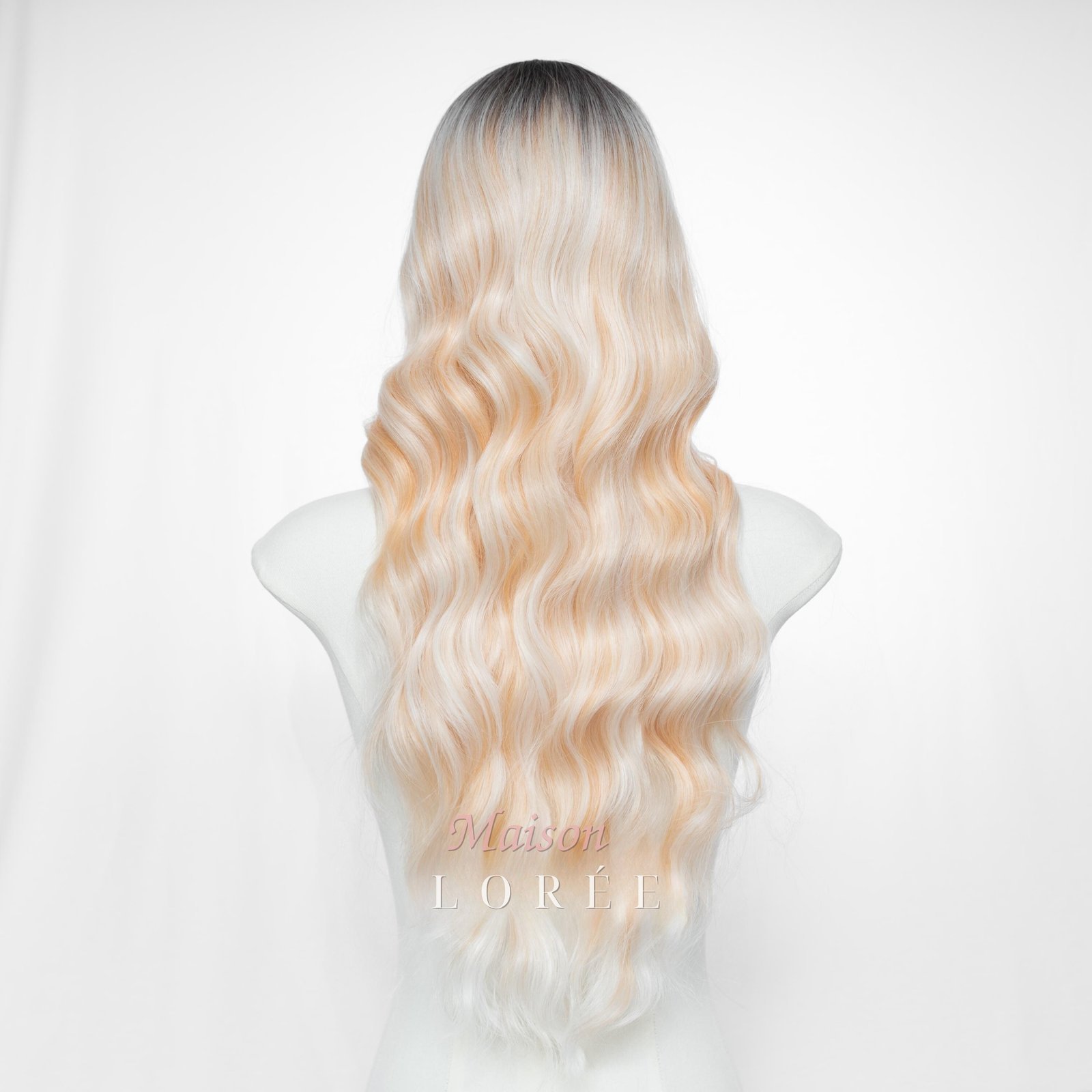Ondulée ombrée de 26 pouces avec frange — Blond 65 cm — ondulée, 65 cm, teinte blond — vue de dos