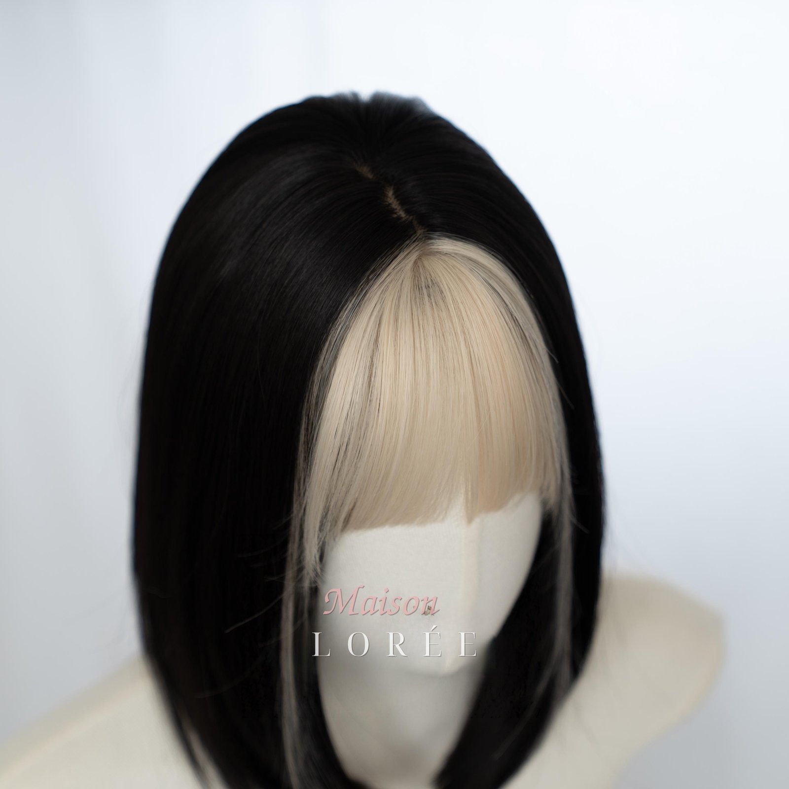 Perruque noire et blonde avec frange – Image 3