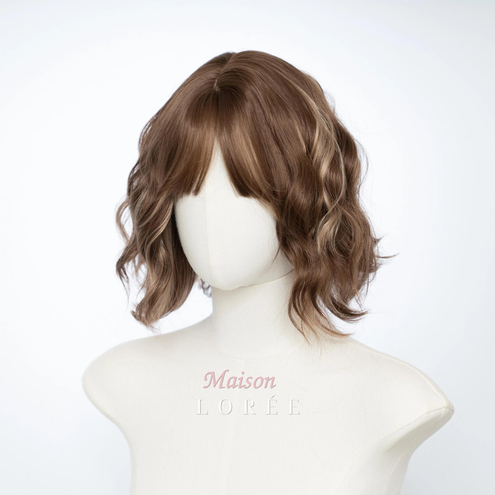 Perruque carrée ondulée brun caramel de 30 cm (12 po.) – Image 3