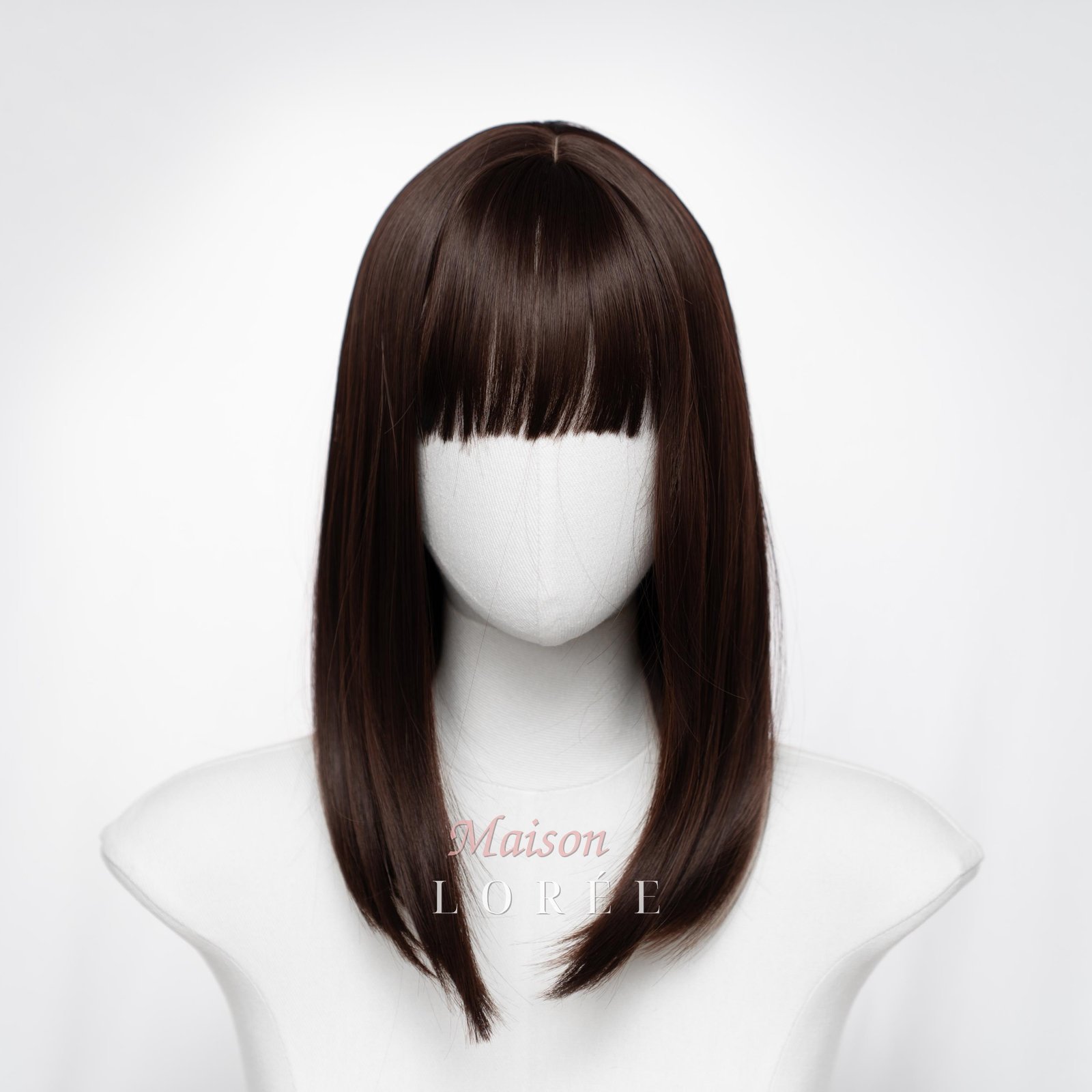 Perruque carrée marron foncé avec frange — lisse, 40 cm, teinte brun — vue de face