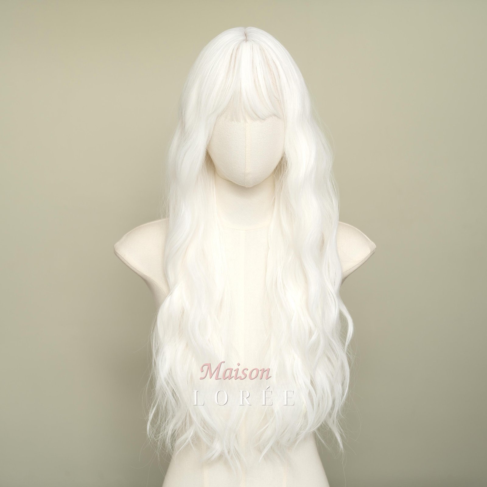 Ondulée blanche 24 pouces avec frange — ondulée, 60 cm — portée, vue de face