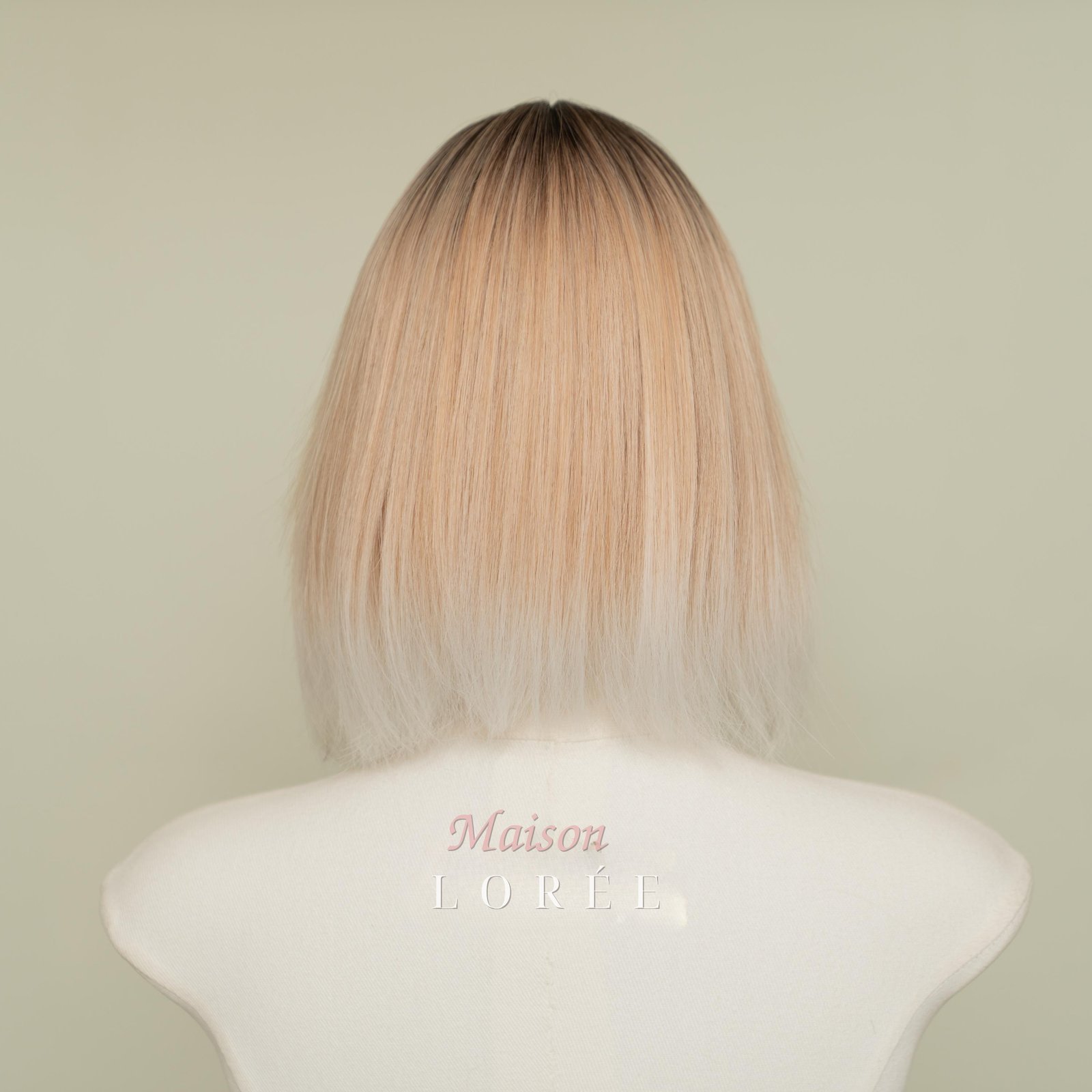 Perruque carrée ombrée brune à blonde de 30 cm avec extrémités blanches – Image 4