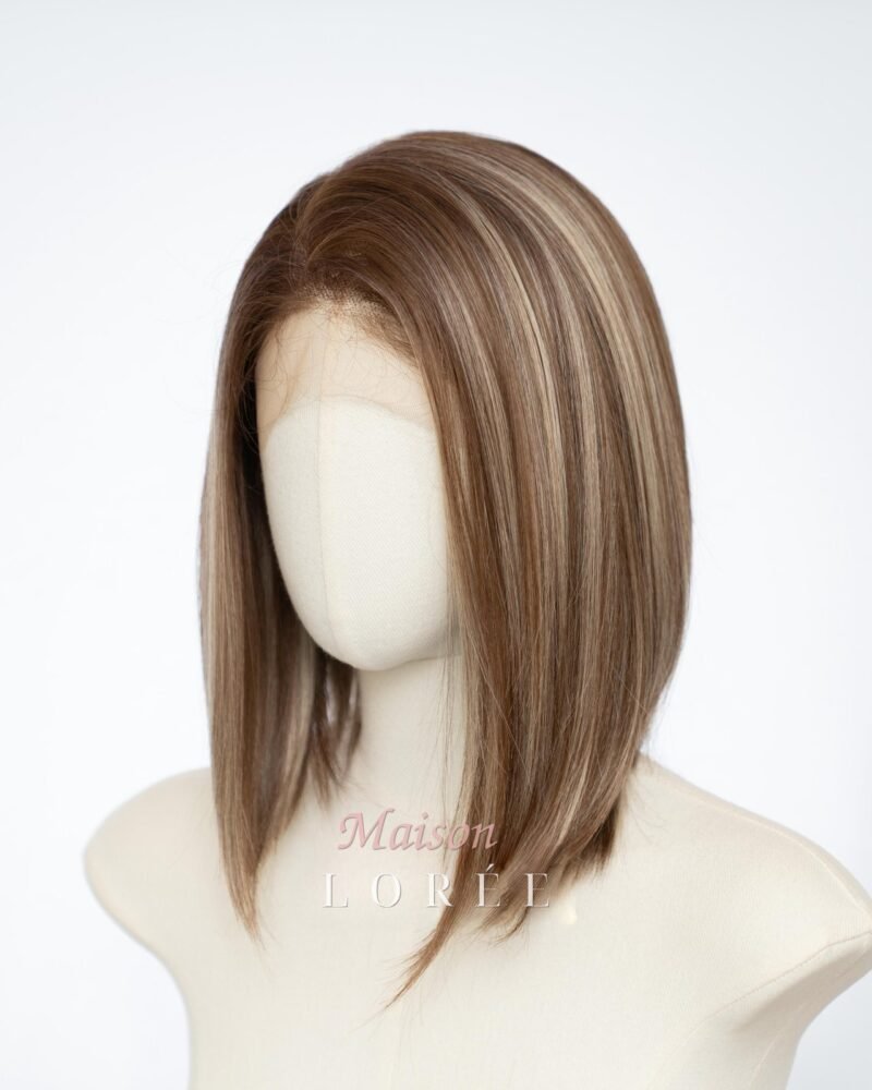 Perruque carrée châtain de 30 cm avec reflets blonds